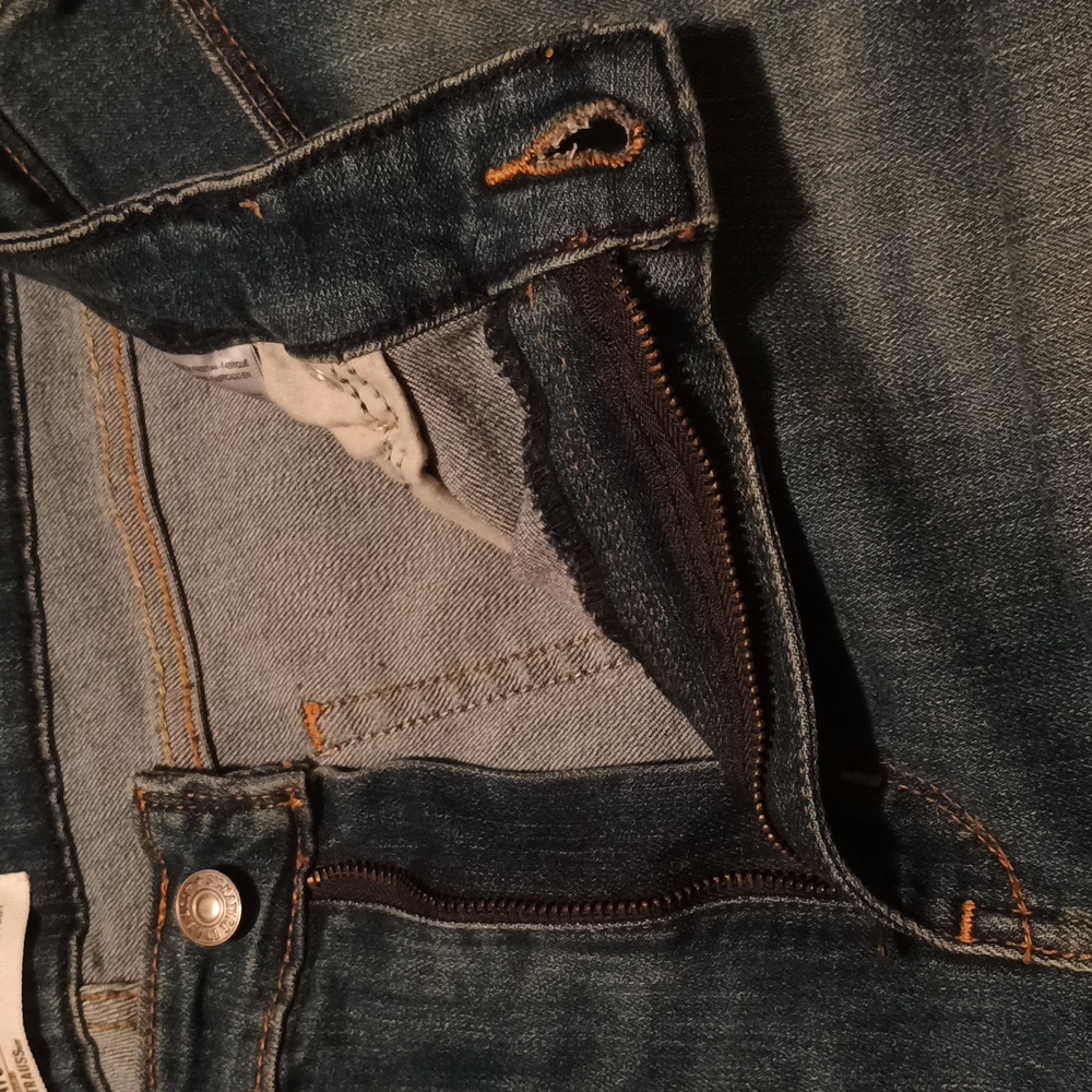 Signature Levi Mid Rise Boot Cut - Picture 5 of 9